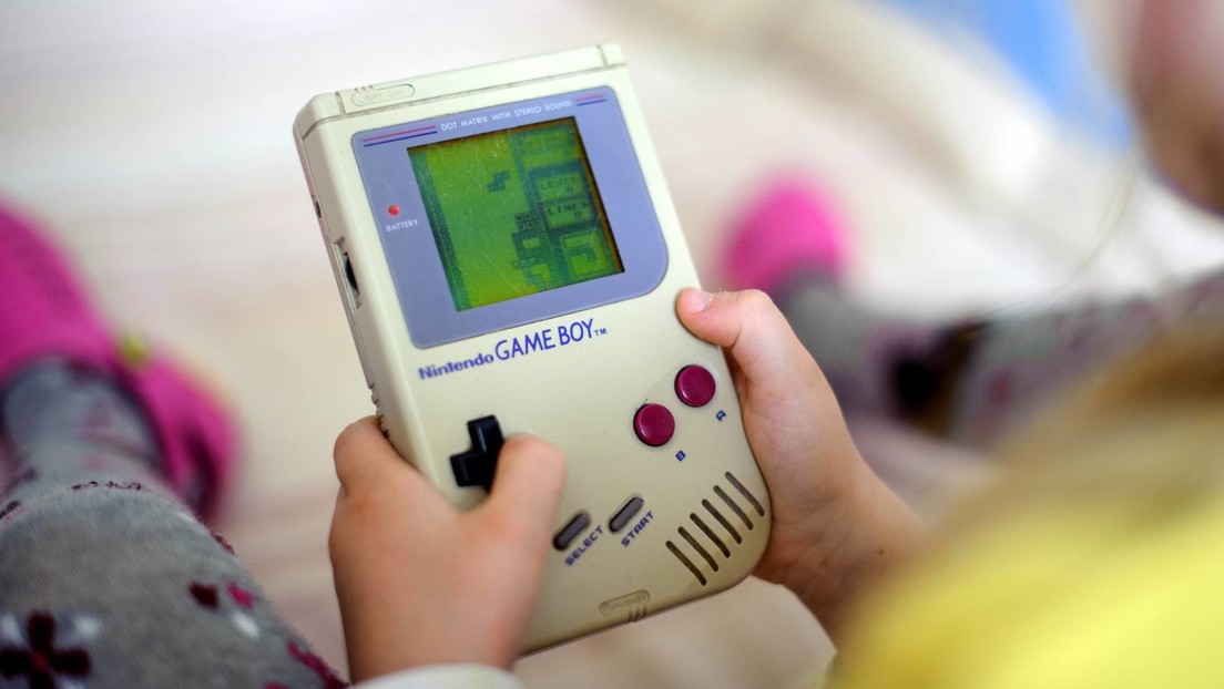 Nintendo recuperó de sus almacenes una vieja Game Boy para 'rescatar' a una mujer de 95 años cuya consola dejó de funcionar