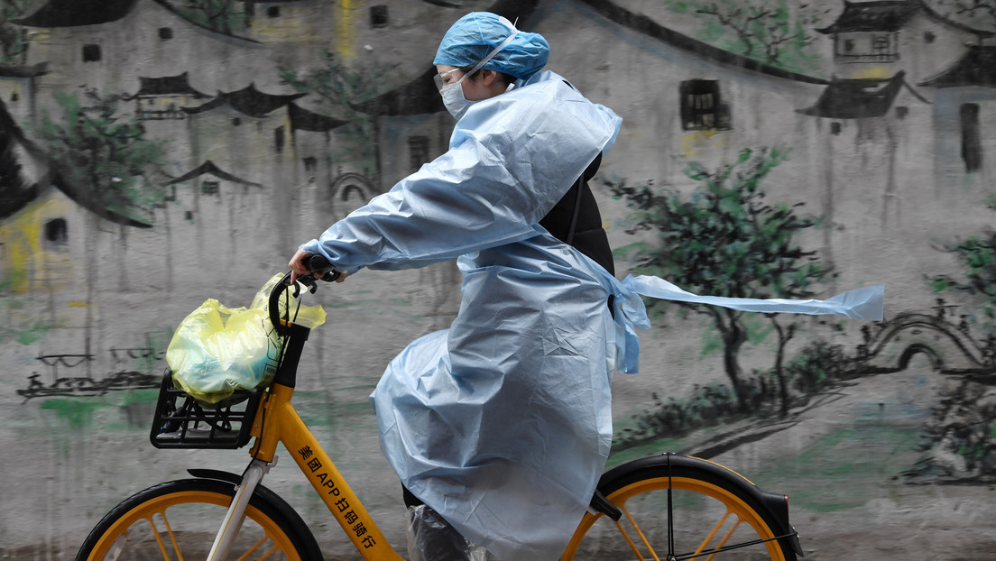 El número de muertos por coronavirus en China continental asciende a 2.835 personas