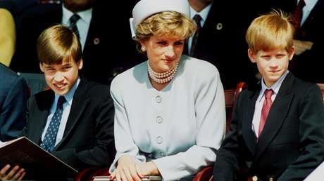 FOTO: Revelan una carta inédita de Lady Di sobre los príncipes Guillermo y Enrique