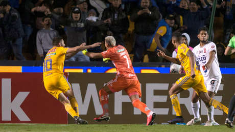 VIDEO: Guardameta anota un golazo de cabeza en el último minuto y clasifica a su equipo a los cuartos de final de la Champions de la Concacaf