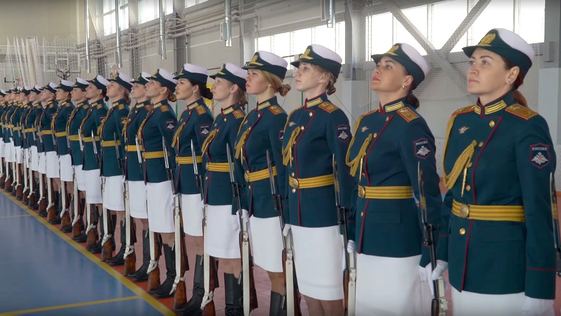 Rusia entrena a mujeres soldado para desfilar por Ekaterimburgo durante el Día de la Victoria (VIDEO, FOTOS)