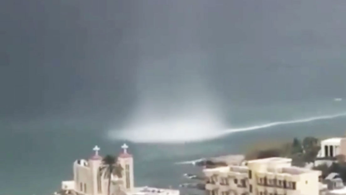 VIDEO: Una espectacular tromba marina se levanta frente a la costa libanesa