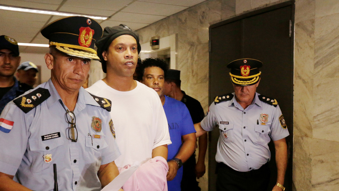 FOTO: Publican la primera imagen de Ronaldinho desde una prisión en Paraguay