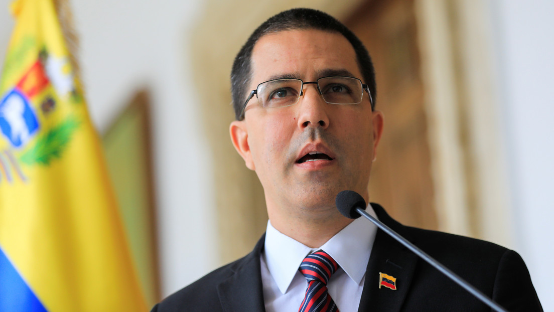 Arreaza denuncia una "nueva fase de agresiones" contra Venezuela que incluiría una amenaza de bloqueo naval