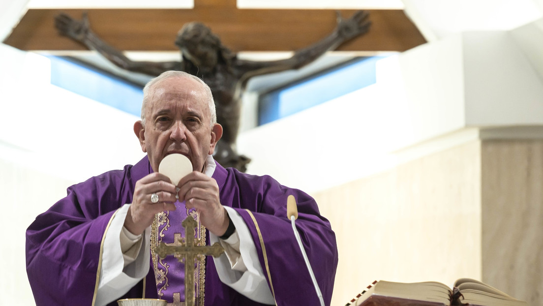 El papa pide a los sacerdotes que "salgan a ver a los enfermos" en medio del brote de coronavirus