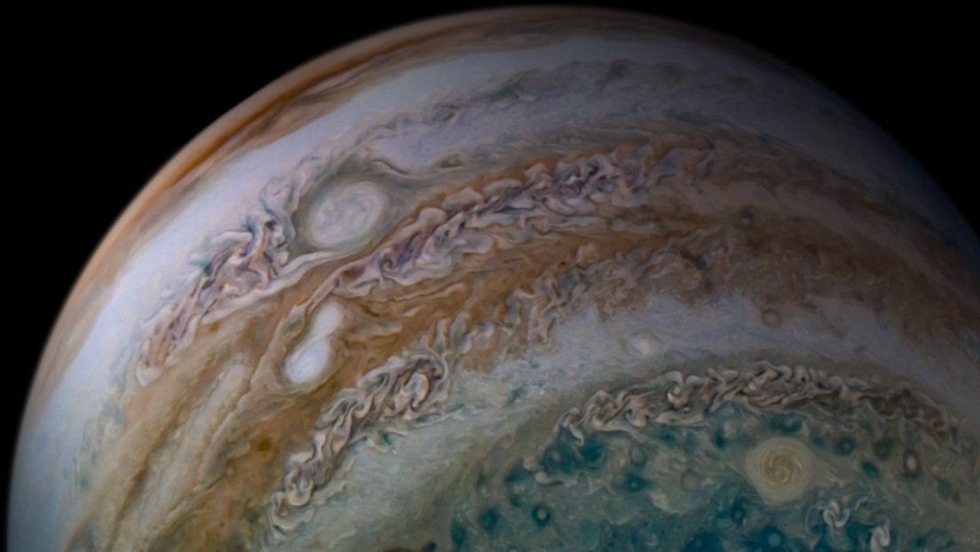 Un ingeniero de la NASA muestra Júpiter "de norte a sur" en imágenes "ultragrán angular"