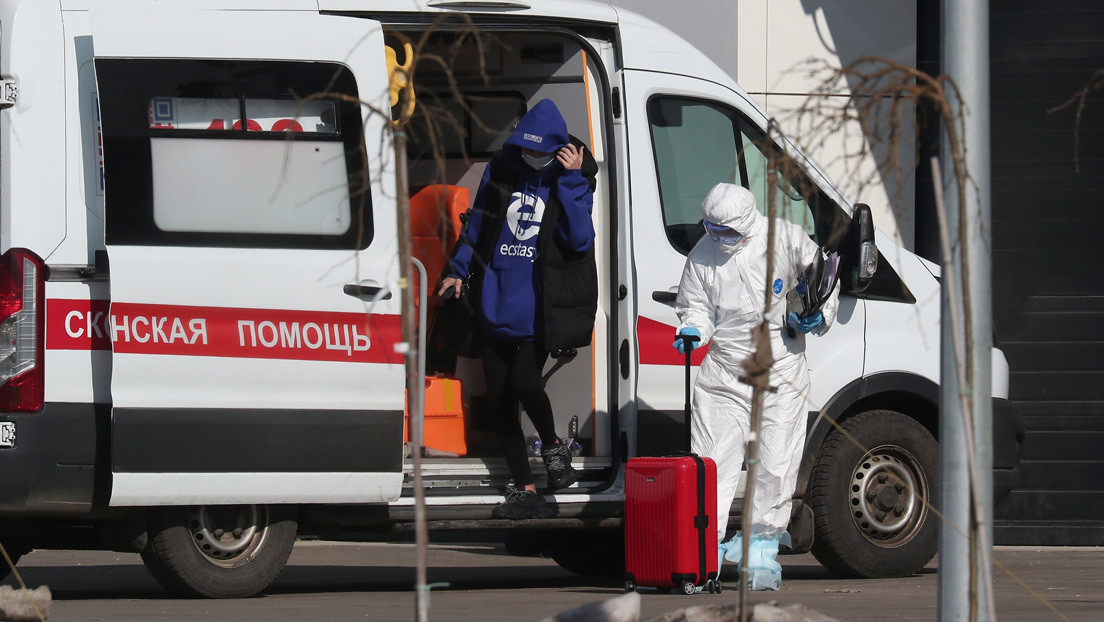 Rusia procesa a una mujer por difundir noticias falsas sobre la pandemia de covid-19