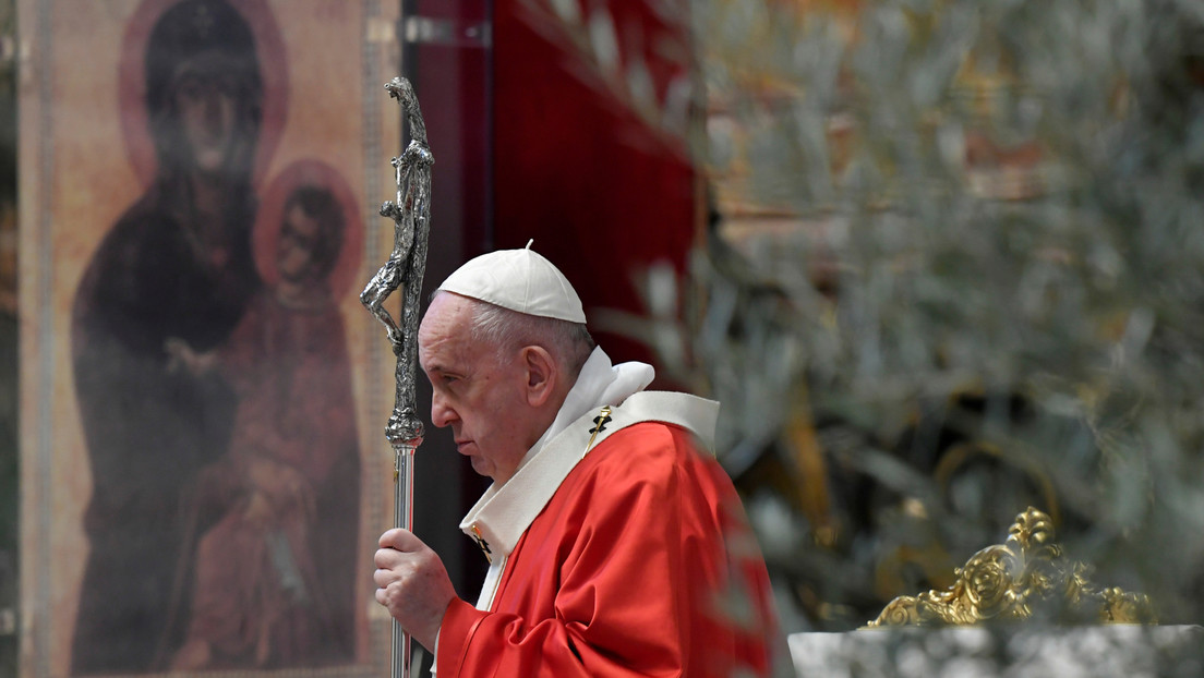 Críticas al papa por dedicar una misa a aquellos que sufren "sentencias injustas" justo después de la absolución de George Pell