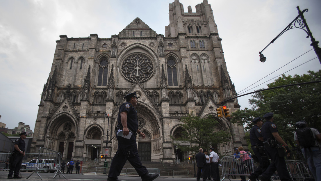 En Nueva York acondicionan la catedral neogótica más grande del mundo como hospital de campaña durante la pandemia