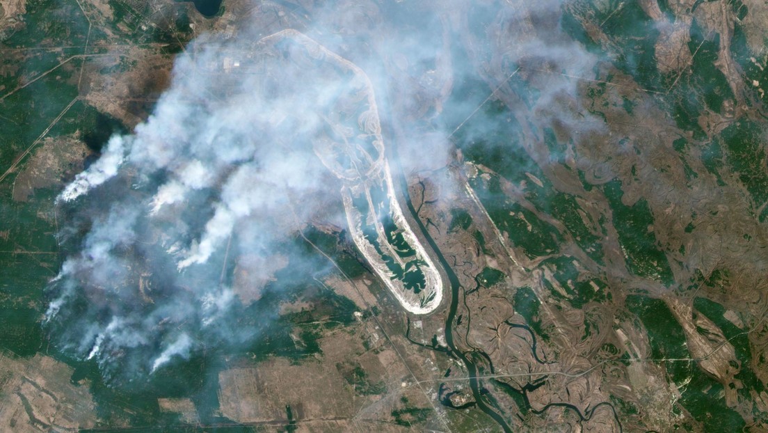 Una imagen satelital muestra la propagación de los incendios forestales en Chernóbil