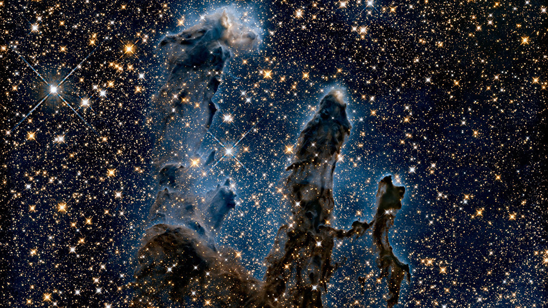 Una nueva imagen de los icónicos Pilares de la Creación revela un impresionante caleidoscopio de estrellas recién nacidas
