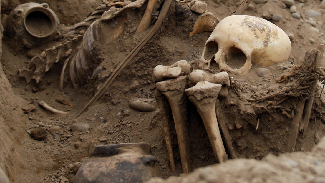 Encuentran en China un esqueleto sin cabeza y arrodillado que habría sido sacrificado en antiguos rituales (FOTO)