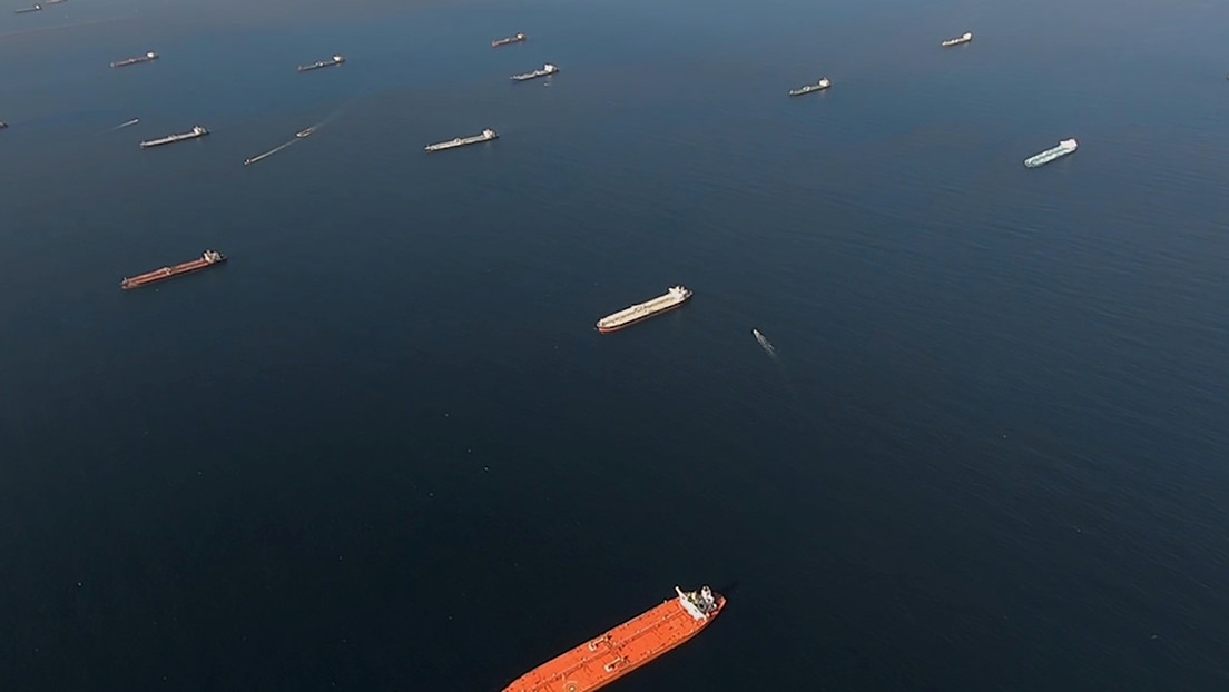 Decenas de buques petroleros se acumulan frente a California y Singapur con crudo que nadie quiere
