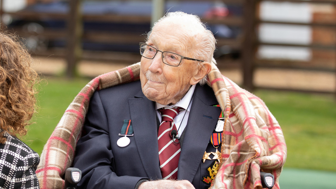 Recaudación de fondos para los sanitarios británicos de un veterano de la II Guerra Mundial supera los 37 millones de dólares en su 100 cumpleaños