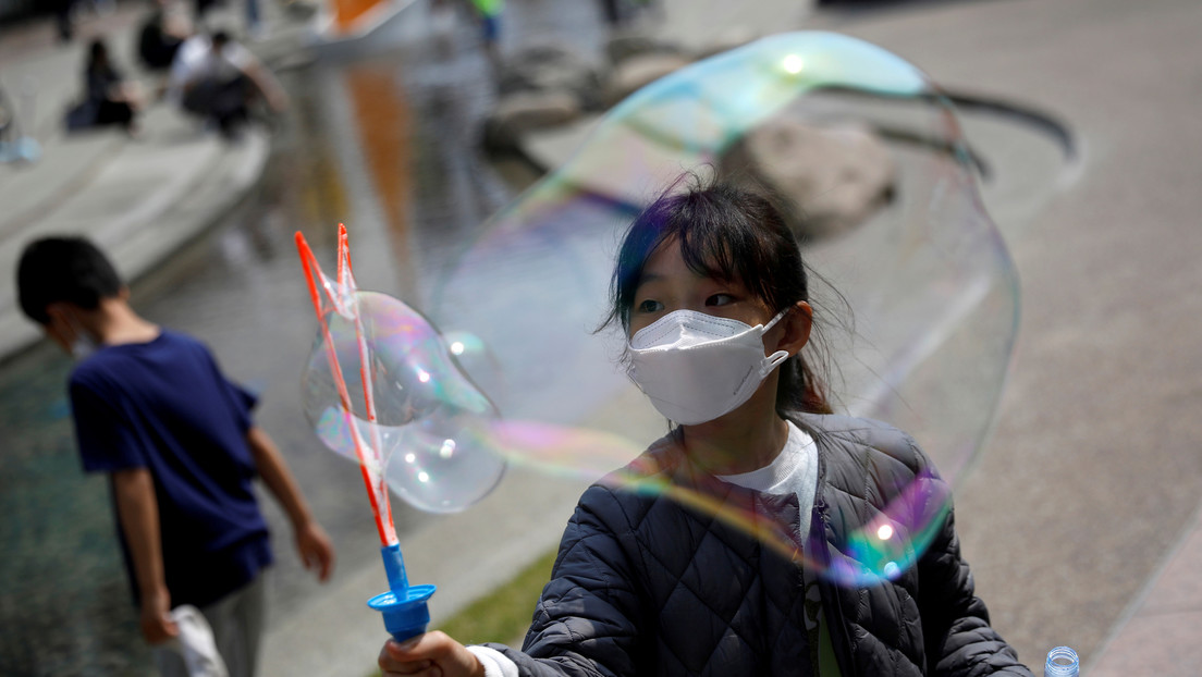 Un informe predice hasta dos años más de pandemia y describe tres posibles escenarios de futuro