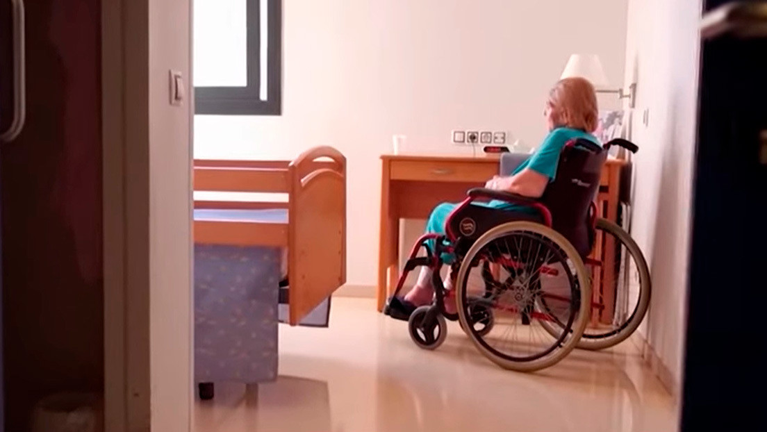 Muertes sin despedidas y en soledad: las residencias de ancianos, el epicentro de los estragos del coronavirus en España