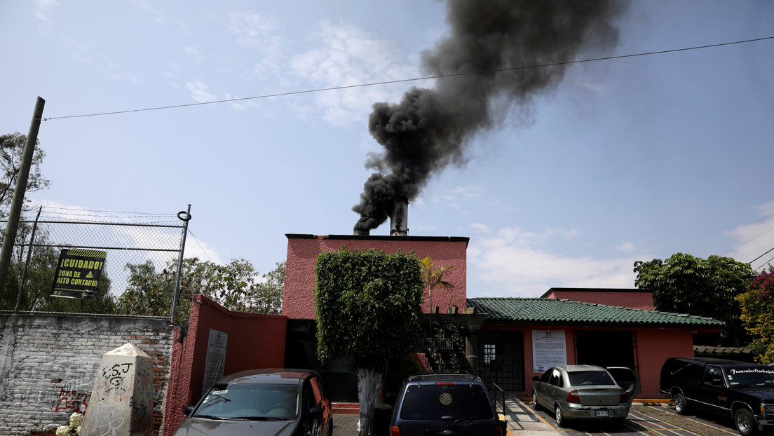 VIDEO: Crematorios en México incineran "a nivel industrial" en medio del pico de la pandemia de coronavirus