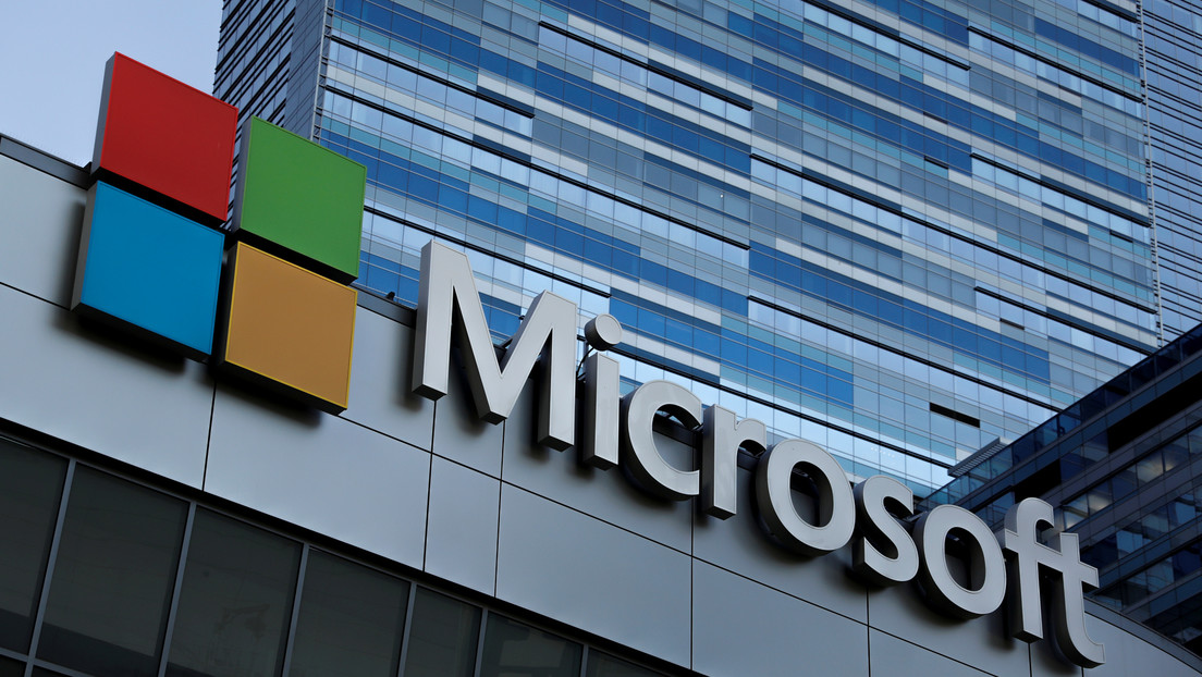 Microsoft despide a docenas de empleados y los reemplaza con 'robots'