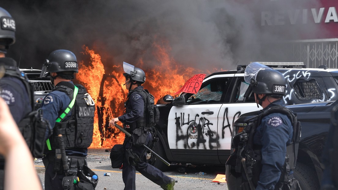Ordenan el toque de queda en Los Ángeles tras manifestaciones violentas y bloqueos de calles (FOTOS, VIDEOS)