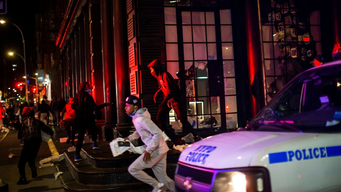 Más de 250 arrestos y siete policías heridos en un día durante las protestas en Nueva York