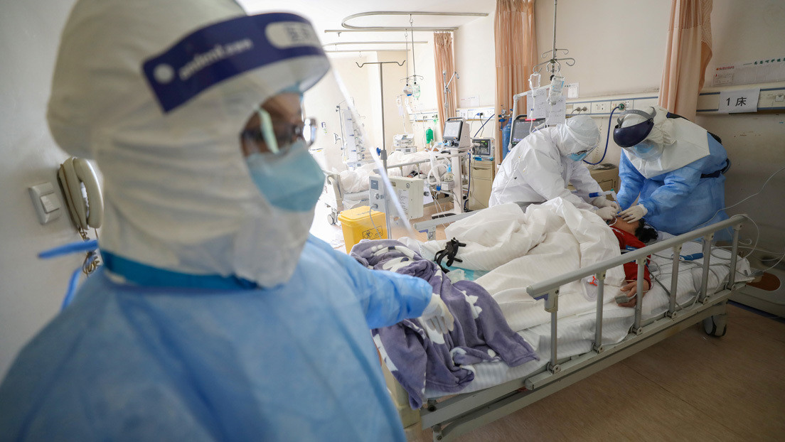 Fallece uno de los médicos chinos cuya piel se oscureció tras superar el covid-19