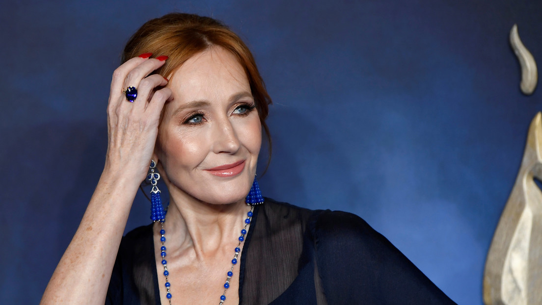 J.K. Rowling escribe sobre el concepto del sexo biológico y la critican duramente por ser transfóbica