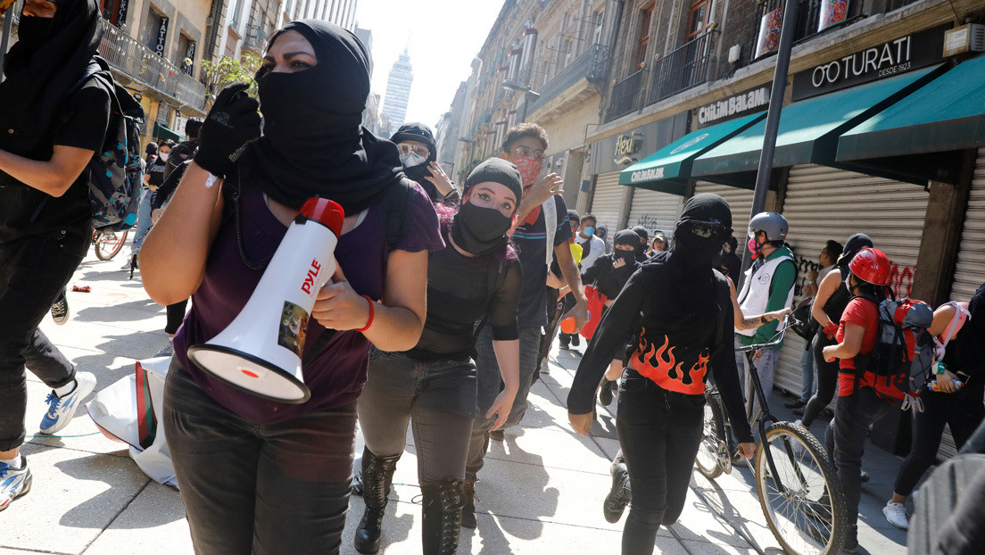 'Brigada Marabunta': el cuerpo de paz que protege a manifestantes y documenta violaciones a derechos humanos en México