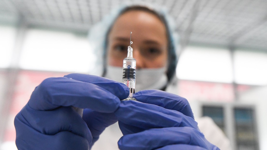 Los voluntarios que recibieron la vacuna experimental rusa contra el covid-19 cuentan qué sintieron tras la inyección