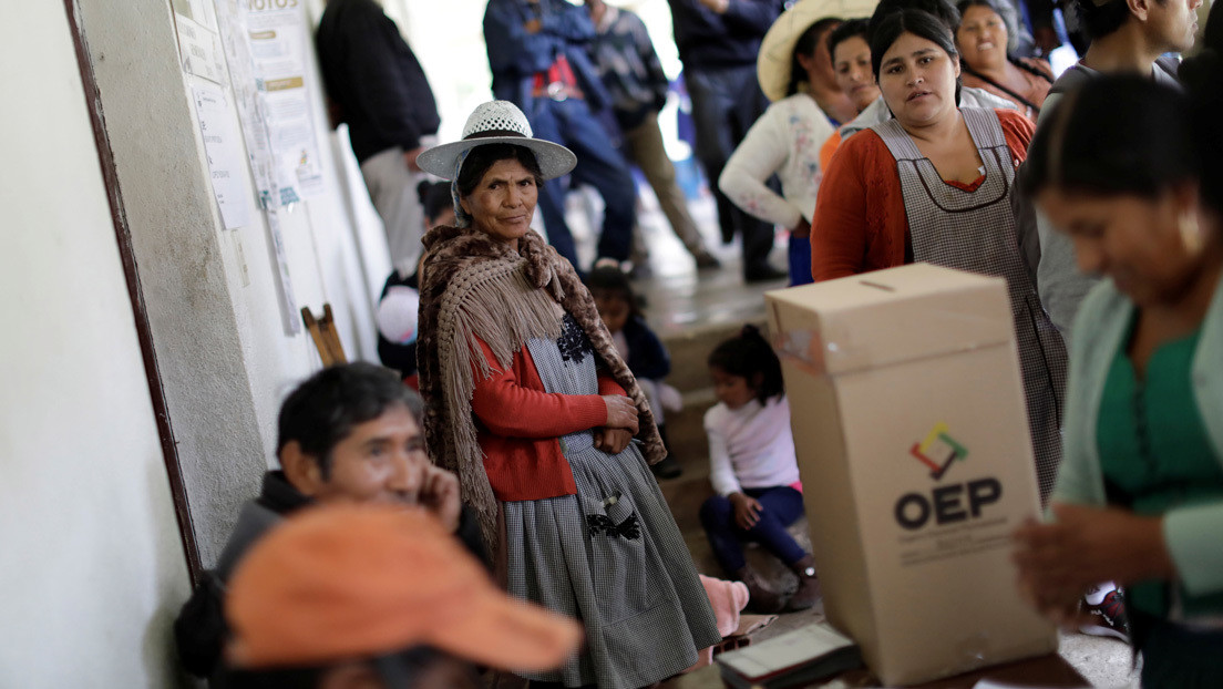 La derecha presiona para postergar las presidenciales en Bolivia mientras el candidato del Movimiento al Socialismo lidera las encuestas