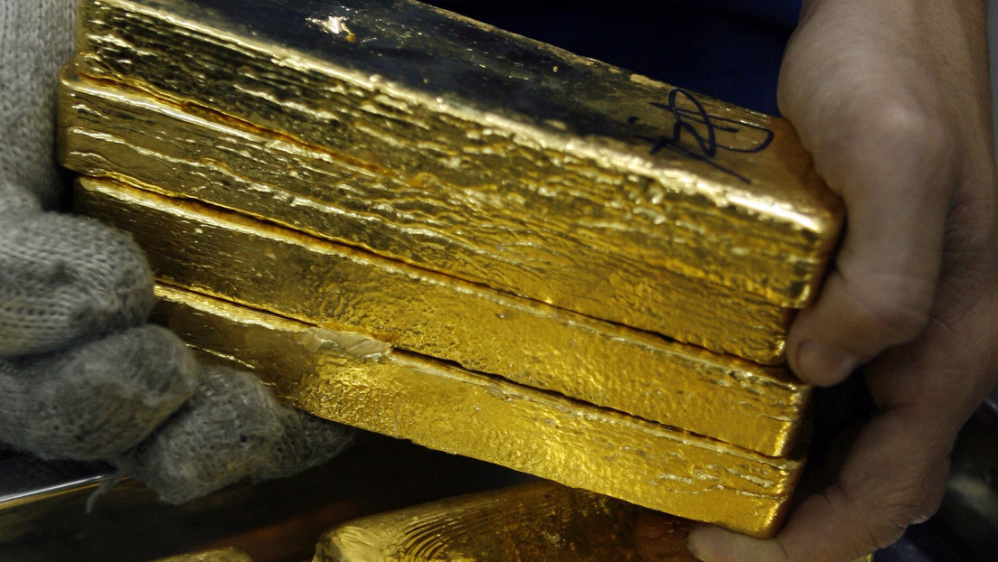 Economista: "El mundo está volviendo al patrón oro y el dólar está a punto de colapsar"  