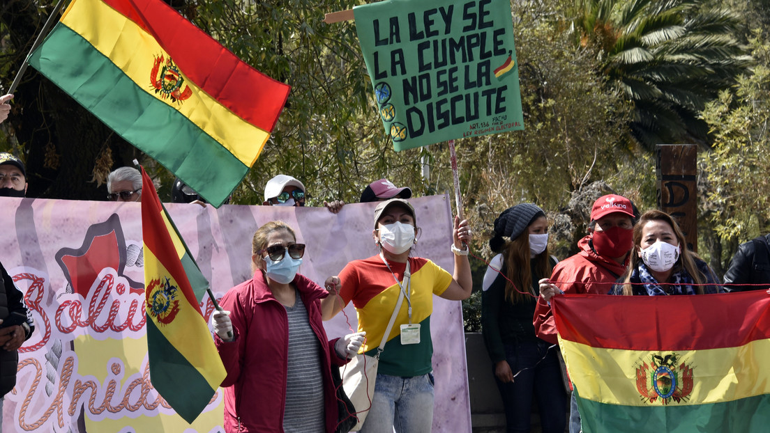 Ecuador y Bolivia: la original fórmula "democrática" que pretende proscribir a candidatos o partidos opositores