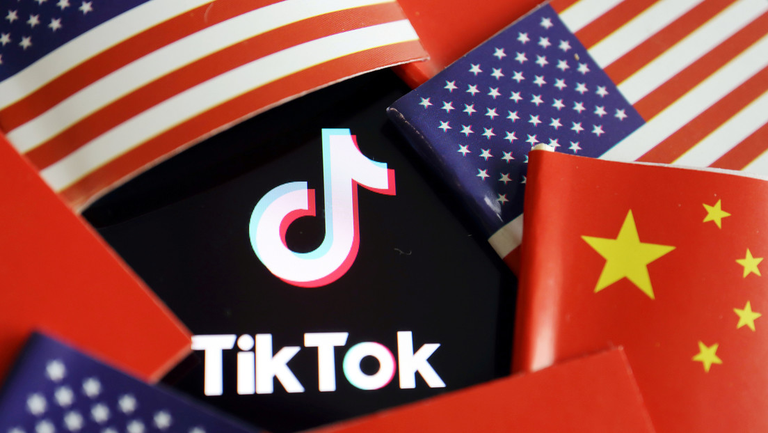 Asesor de Trump sobre TikTok: "China usa estas aplicaciones para rastrearte, vigilarte y monitorear tus movimientos"