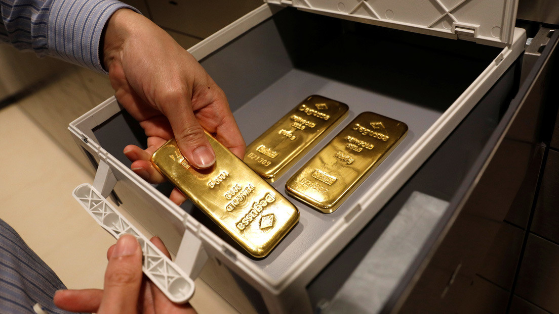 El precio del oro bate un nuevo récord histórico y supera los 2.000 dólares la onza a futuro en octubre