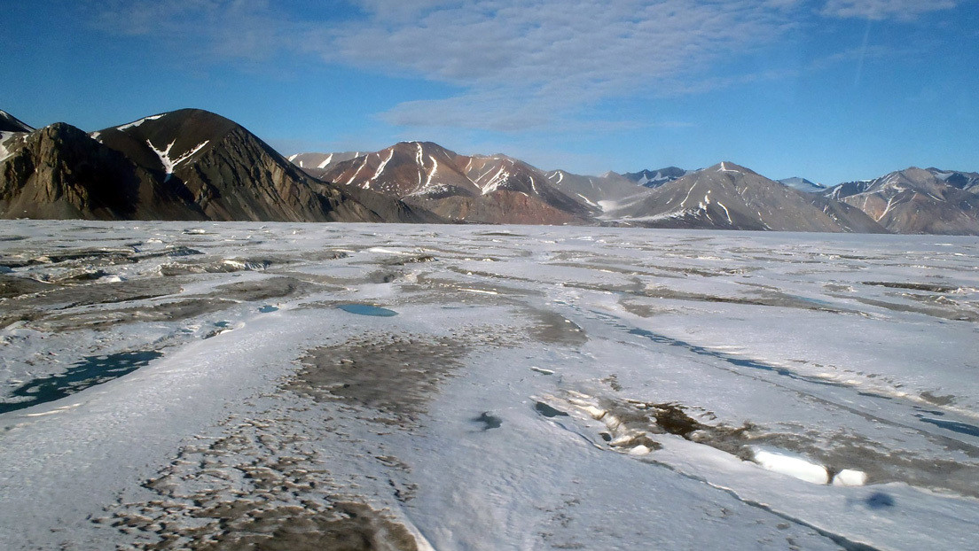 FOTO: La última plataforma de hielo intacta de Canadá colapsa y forma un iceberg del tamaño de Manhattan