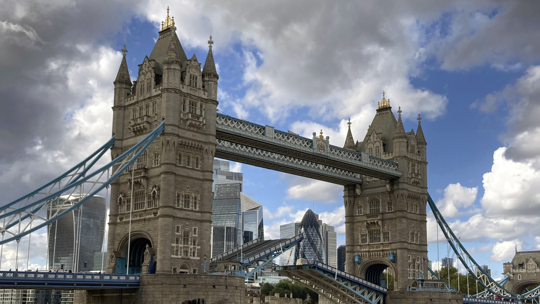 El icónico Puente de la Torre de Londres se atasca al abrirse y desata el caos en las calles (VIDEOS, FOTOS)
