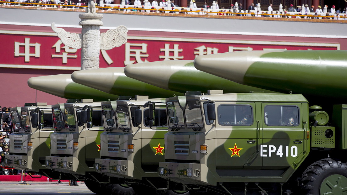 Pekín habría lanzado 2 misiles balísticos 'asesinos de portaviones' al mar de China Meridional, tras la incursión de un dron de EE.UU. en la zona