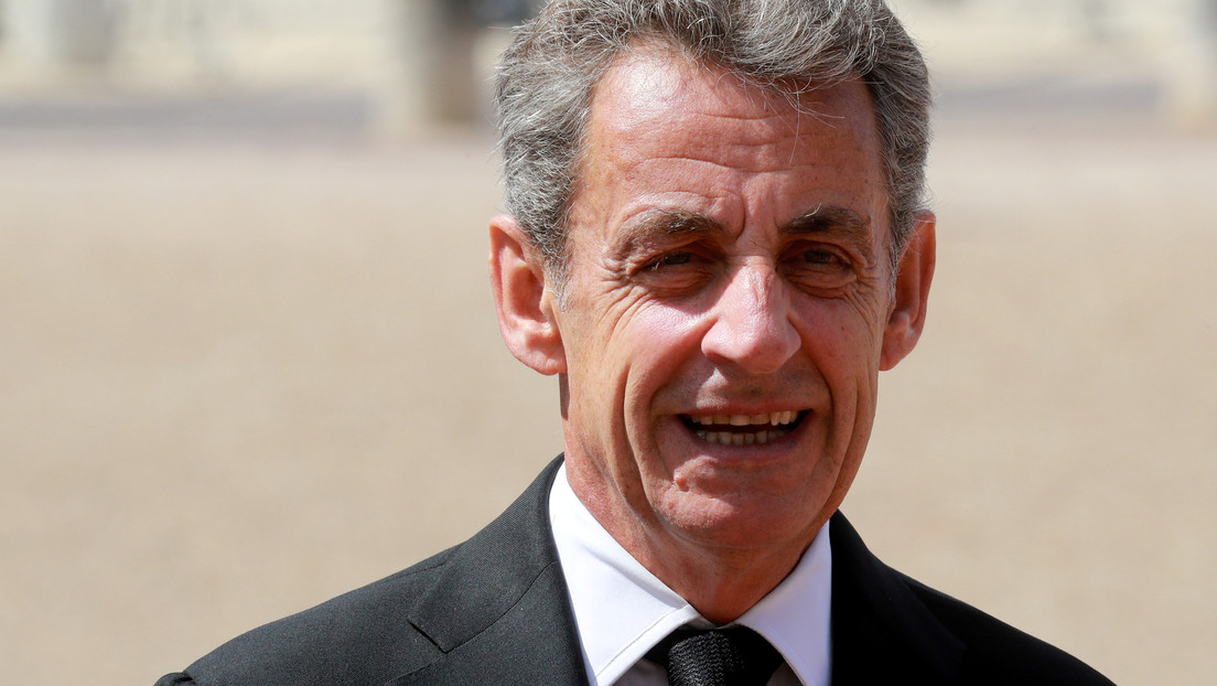 El expresidente francés Nicolas Sarkozy se queja de no poder usar la palabra 'mono' sin insultar a nadie y es duramente criticado