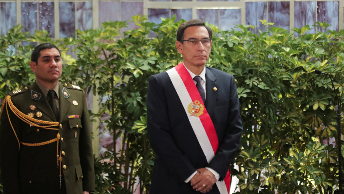 Crisis política en Perú: Vizcarra denuncia una "conspiración" entre el titular del Congreso y altos mandos militares para destituirlo