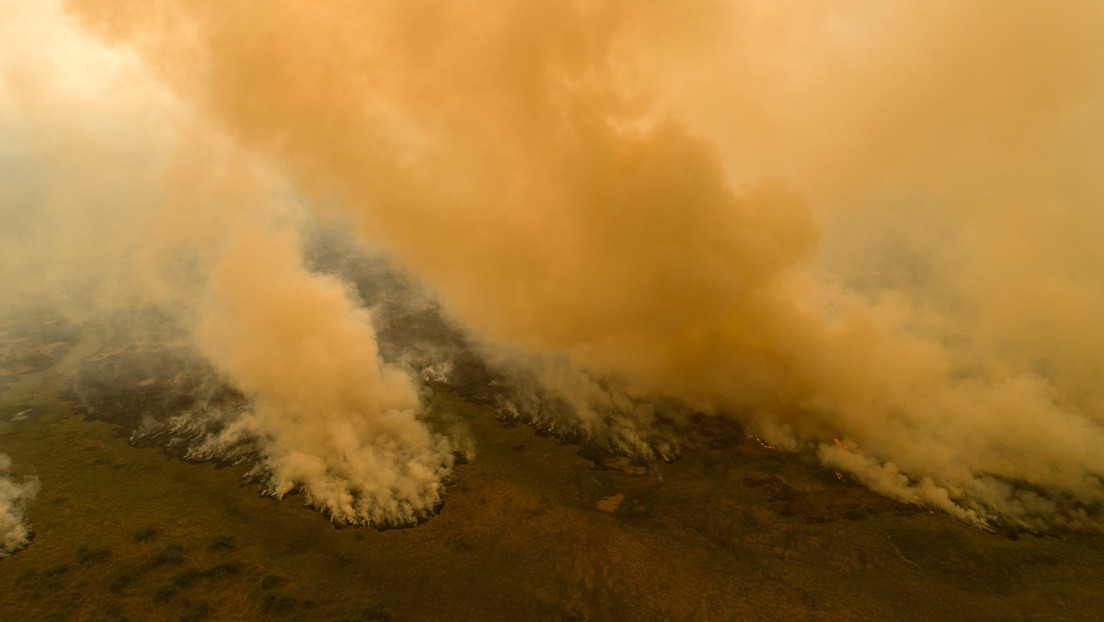 El avión de Bolsonaro se ve obligado a abortar su aterrizaje por el humo de los incendios en el Pantanal