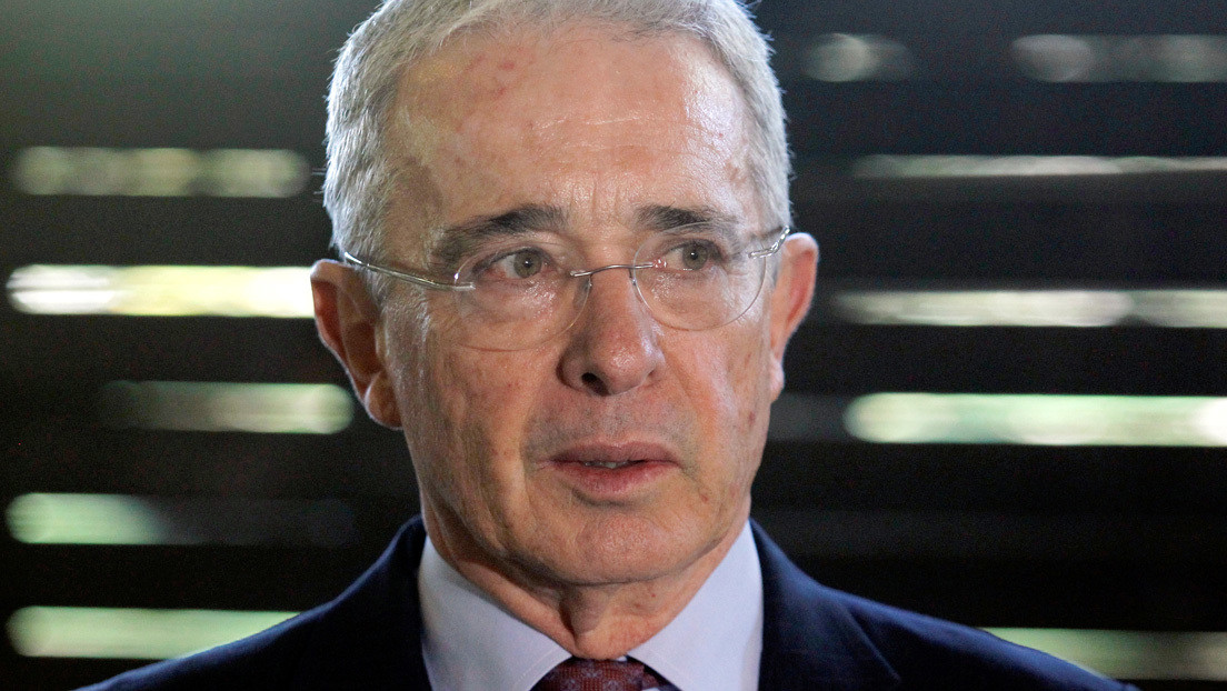 Fiscalía de Colombia solicita la libertad del expresidente Álvaro Uribe en juicio por fraude y soborno