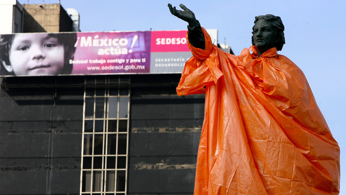 Retiran monumento a Colón en la Ciudad de México ante amenazas de derribo (VIDEO)