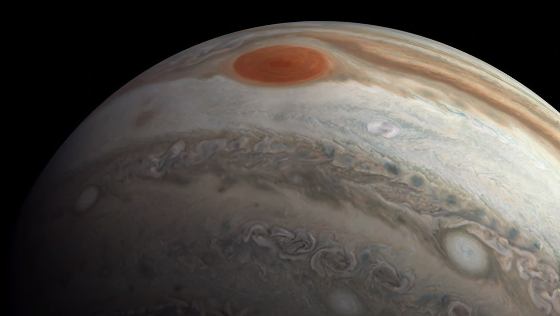 La NASA revela en un video cómo sería sobrevolar Júpiter