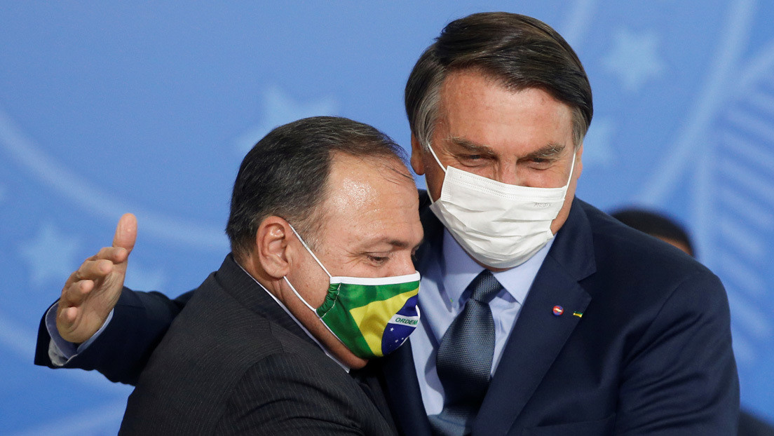 "El pueblo brasileño no será conejillo de indias de nadie": Bolsonaro desacredita a su ministro de Salud y dice que no comprará la vacuna china