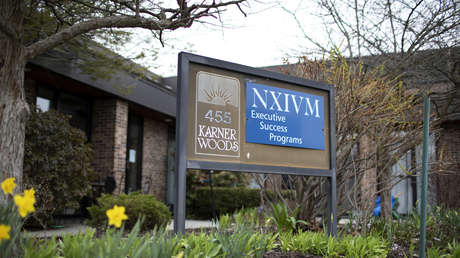 NXIVM, la secta que marcaba a mujeres como a ganado y que atrapó a actrices e hijas de millonarios