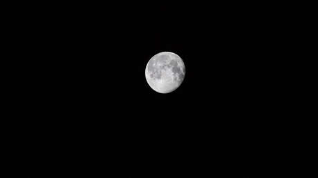 La NASA confirma abundante presencia de agua congelada en la Luna