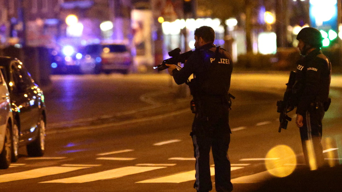 La Policía anuncia que los terroristas han atacado simultáneamente seis puntos en el centro de Viena