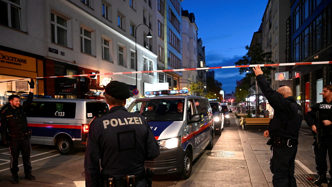 Califican de "héroes de Viena" a dos turcos que ayudaron a una mujer y un policía herido durante el atentado terrorista