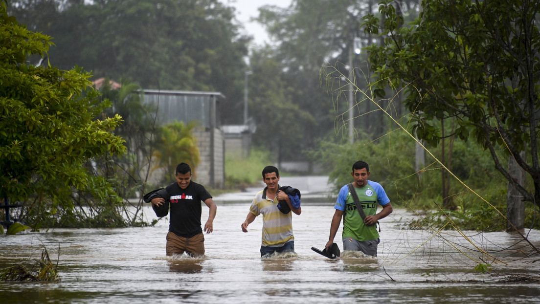 Severas inundaciones y deslizamientos de tierra por Eta dejan unos "150 muertos o desaparecidos" en Guatemala