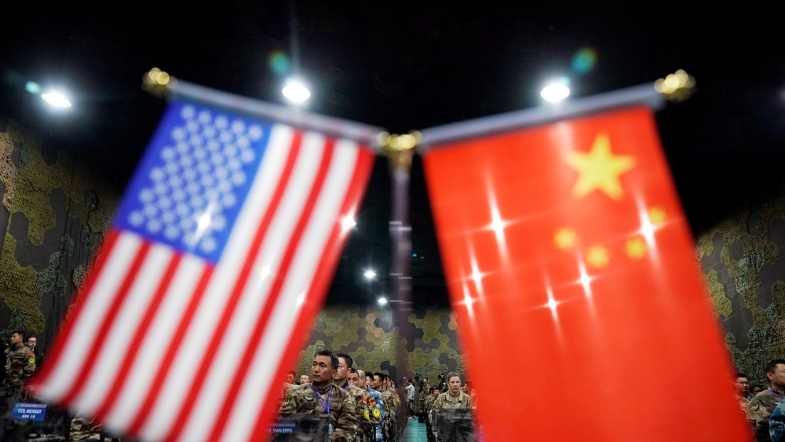 Trump prohíbe las inversiones estadounidenses en empresas con participación militar de China