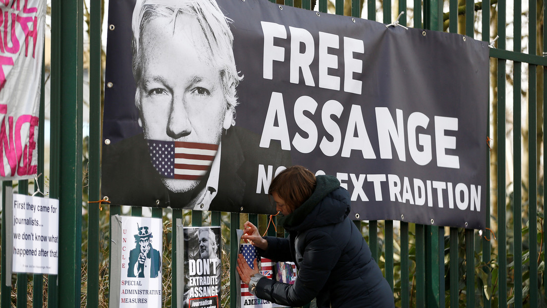 Cierran por covid-19 el bloque de la prisión de Belmarsh en el que se encuentra Assange y su pareja dice que su vida está "en serio riesgo"